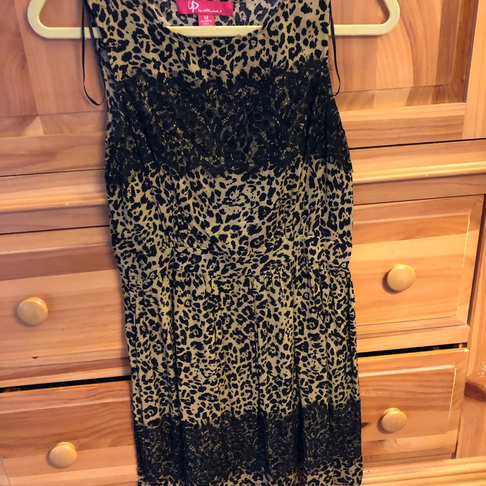 Dresses - Picture 7 of 8